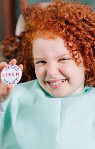 Guided Biofilm Therapy - Professionelle Zahnreinigung für schmerzfrei saubere Zähne